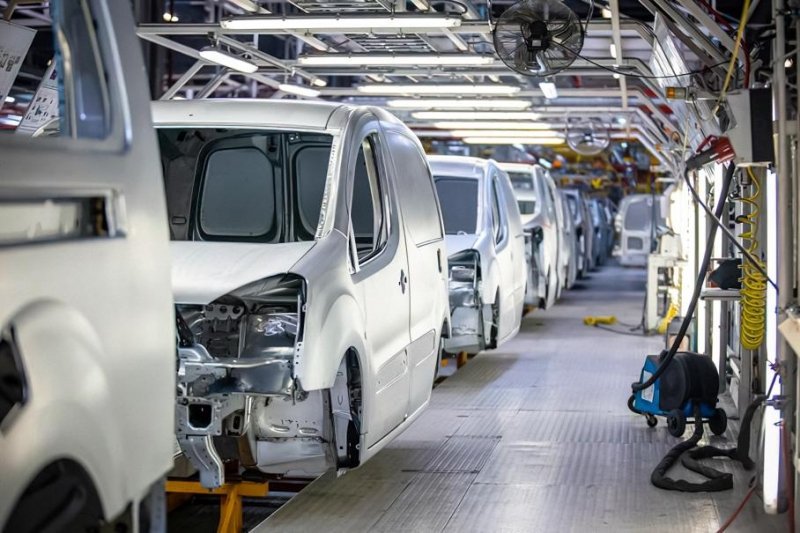Peugeot, Citroen и Opel в России продолжат собирать пока хватает деталей