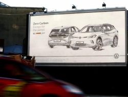 Посмотрите на рекламный билборд Volkswagen, нарисованный от руки карандашом