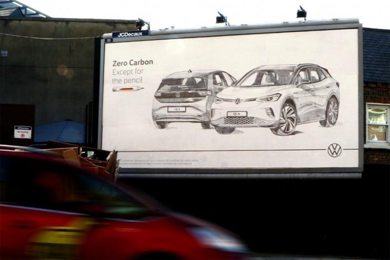 Посмотрите на рекламный билборд Volkswagen, нарисованный от руки карандашом