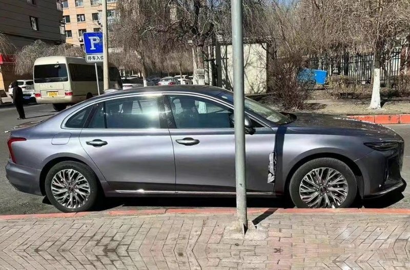 Рассекречен «младший» седан китайского аналога бренда Aurus