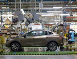 Renault не смогла возобновить производство автомобилей в России в срок