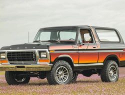 Рестомод 43-летнего Ford Bronco с V8 продадут с аукциона