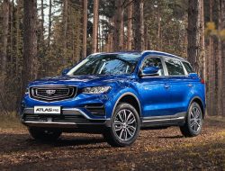 Россияне бросились расхватывать кроссоверы Geely Atlas Pro