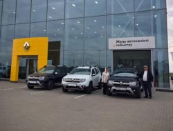Россияне начали массово скупать новые автомобили в Казахстане