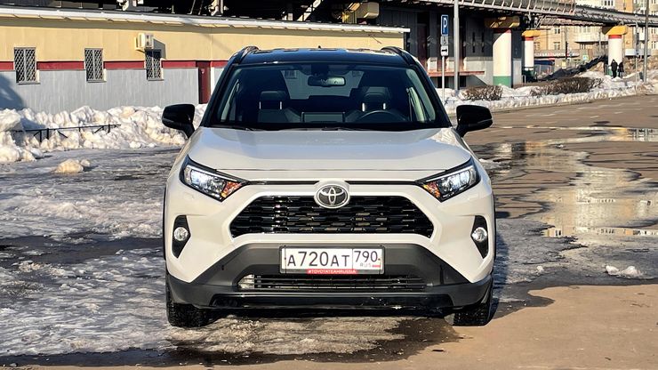 Секреты обольщения: женский тест-драйв кроссовера Toyota RAV4