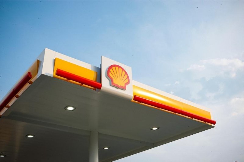 Shell закрывает все заправки в России