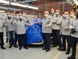 Совершенно новая LADA: ее показали главе АВТОВАЗа