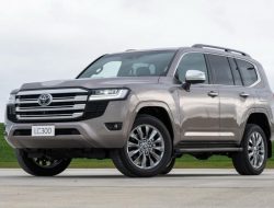 Toyota остановит российский завод и прекратит поставки машин