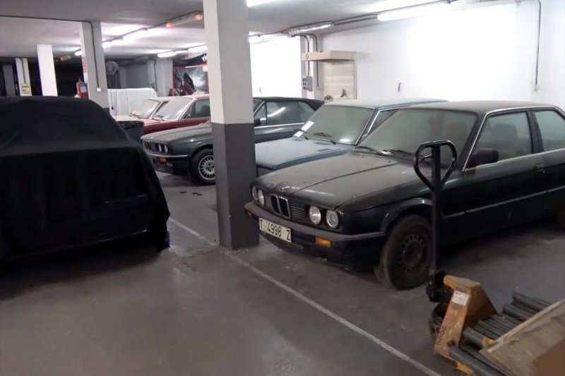 В заброшенном дилерском центре обнаружили коллекцию спортивных BMW
