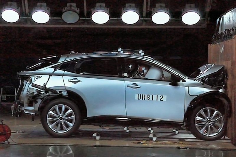 Видео: электрокроссовер Nissan Ariya разбили на краш-тесте