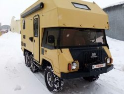 Военный вездеход превратили в автодом и продают за 15 миллионов рублей