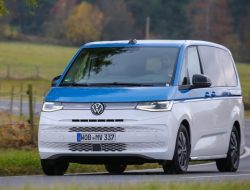 Volkswagen начал продажи нового Multivan T7 с дизелем 2.0