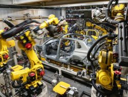 Volkswagen останавливает поставки автомобилей и производство в России
