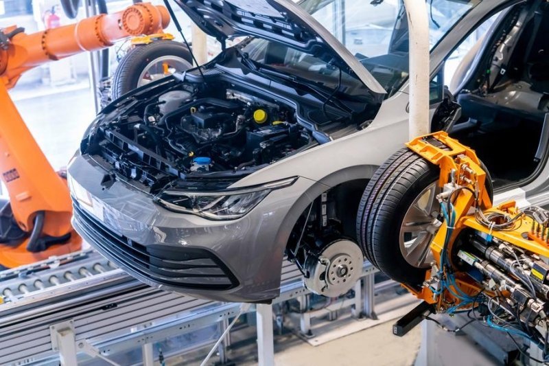 Volkswagen останавливает производство электромобилей в Германии