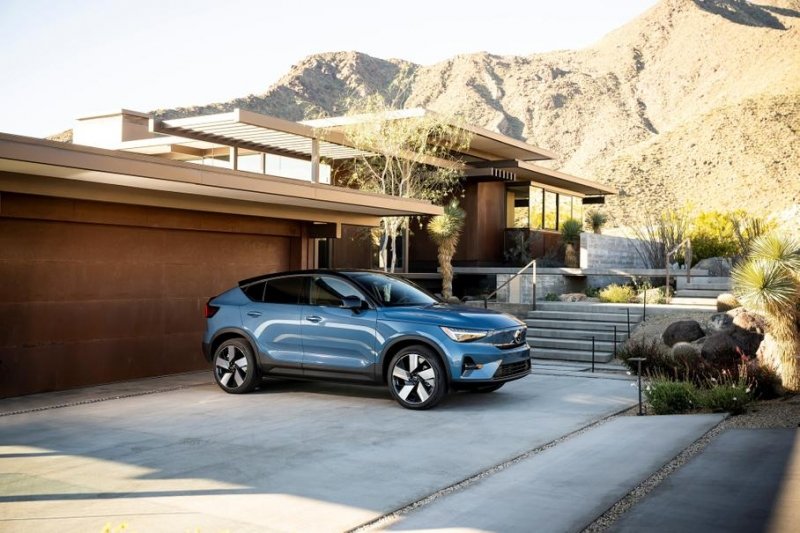 Volvo построила дизайнерский гараж для электромобиля C40 Recharge