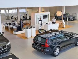 Volvo приостанавливает продажи в России, а китайские марки не отгружают машины дилерам