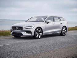 Volvo улучшила S60 и V60: новый «робот» и медиасистема на Android