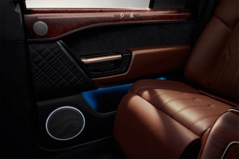 
            Китайская Hongqi выпустила большой внедорожник LS7 для политической элиты
        