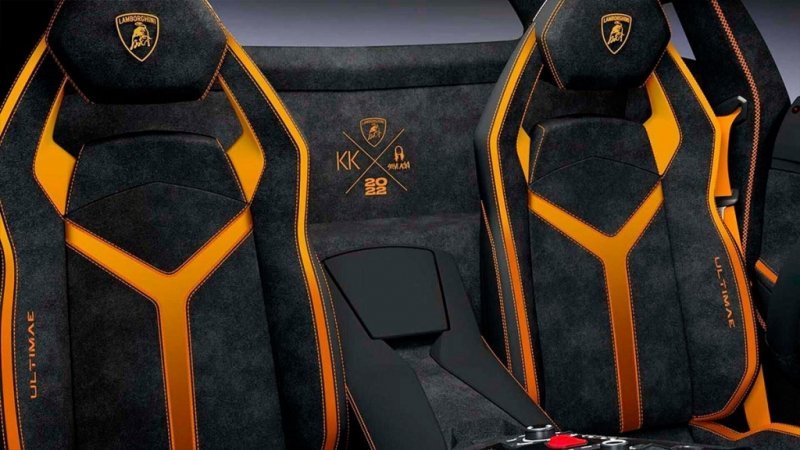 
            Последний Lamborghini Aventador продали на аукционе за $1,6 млн
        