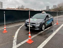 «Цены скорректировали». Сколько стоит обучение в автошколах в 2022 году