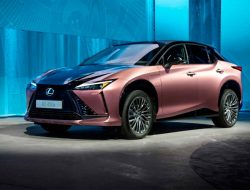 Lexus показал новый кроссовер RZ 450e