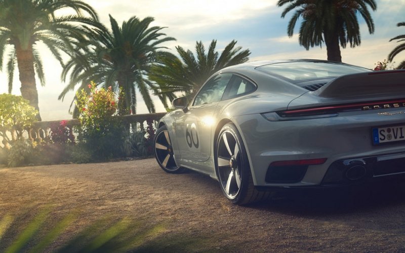 
            Porsche выпустила самый мощный спорткар 911 с «механикой»
        