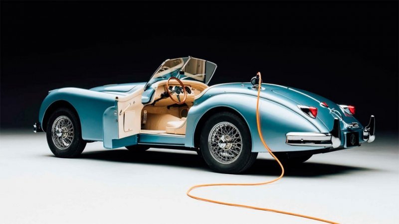 
            Дэвид Бэкхем подарил сыну на свадьбу электрический Jaguar за $550 тыс.
        