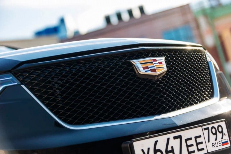 
            Ковбой в костюме. Три мнения о Cadillac XT6
        
