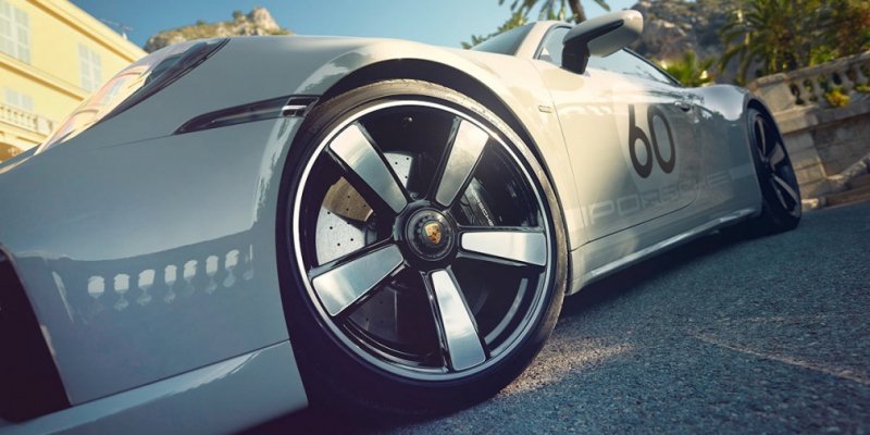 
            Porsche выпустила самый мощный спорткар 911 с «механикой»
        