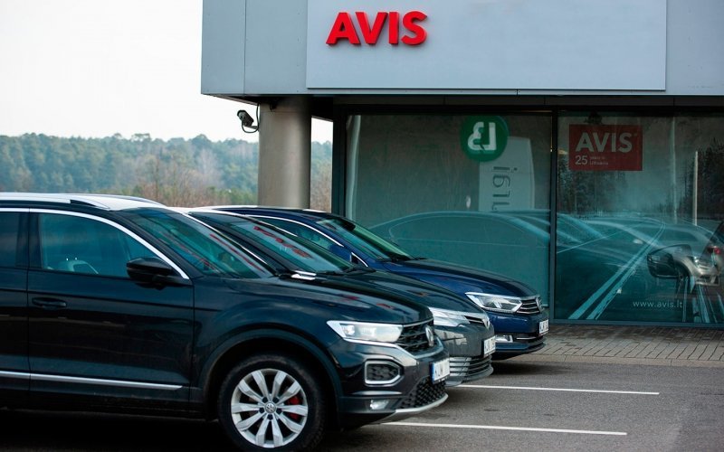 
            Avis остановил прокат автомобилей в России
        