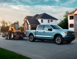 Первый тираж электрического Ford F-150 распродали до старта производства