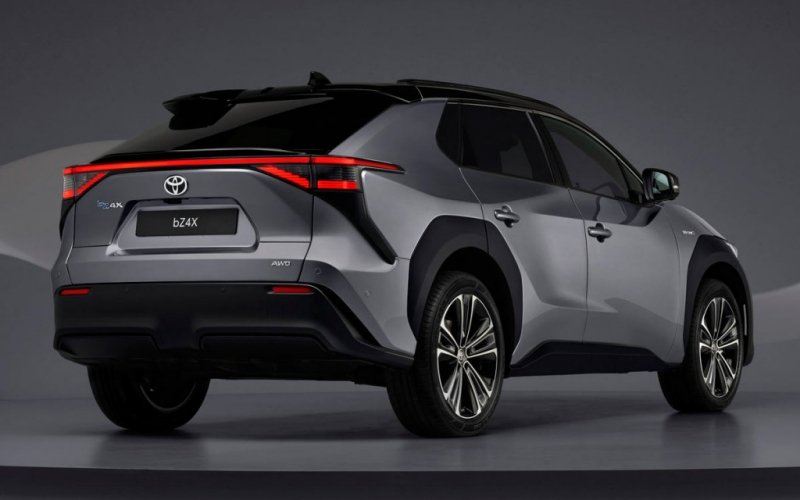 
            Toyota назвала характеристики нового кроссовера размером с RAV4
        
