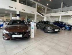 СМИ сообщили о полуторагодовых очередях на новые автомобили Kia и Hyundai