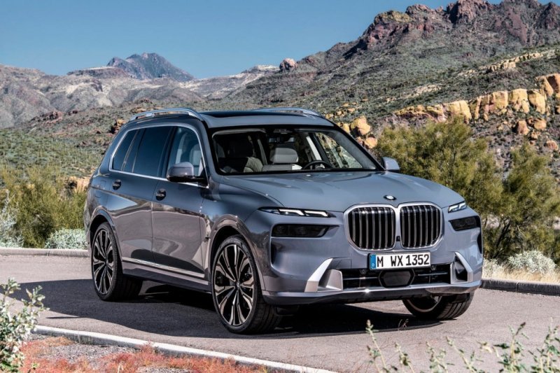 
            BMW обновила флагманский кроссовер X7
        