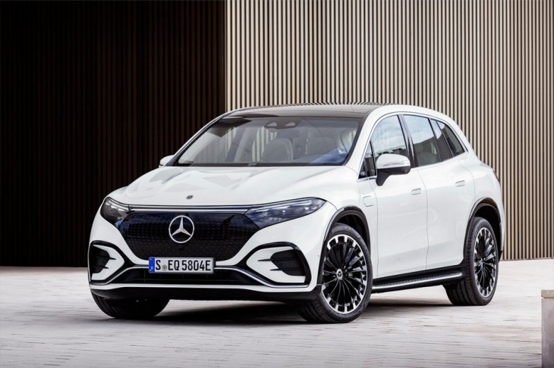 
            Mercedes представил конкурента Tesla Model X
        