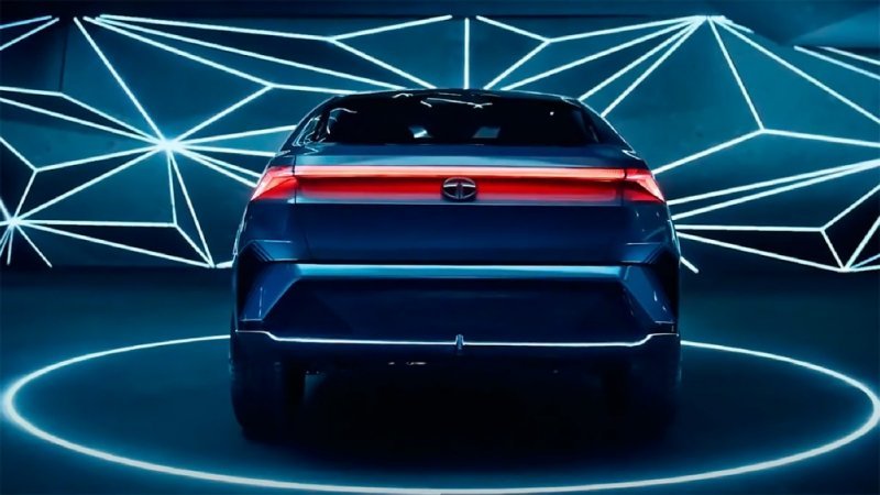 
            Индийская Tata показала купе-кроссовер в стиле Renault Arkana
        