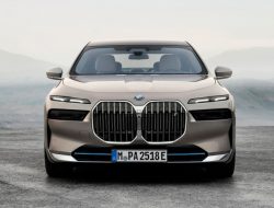 BMW представила флагманский седан 7-Series нового поколения