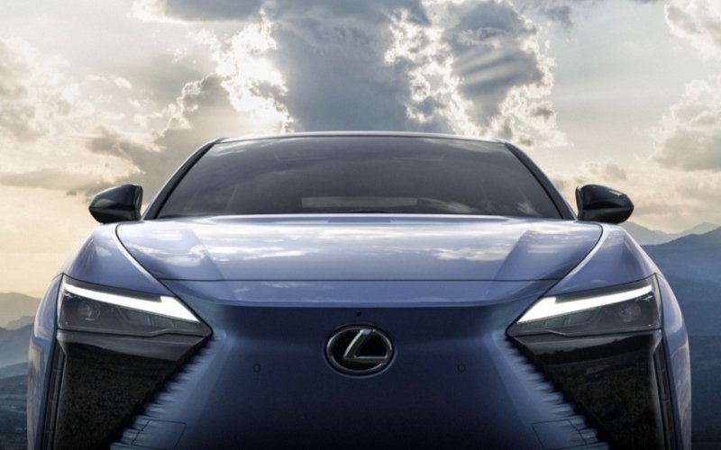 
            Новый кроссовер Lexus получит руль-штурвал в стиле Tesla
        