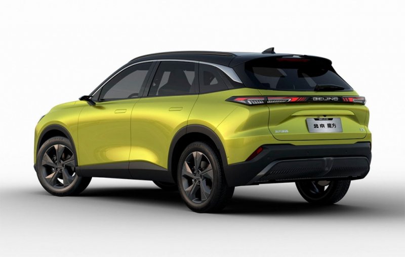 
            Китайский BAIC показал новый кроссовер с мультимедия от Huawei
        