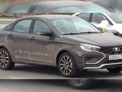 В сети опубликовали снимки нового седана Lada Vesta Cross