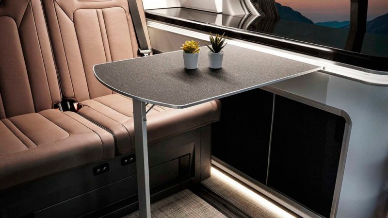 
            Hyundai превратила новый минивэн Staria в дом на колесах
        