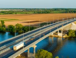 На ряде участков трасс М-4 и М-11 разрешили разгоняться до 130 км/ч