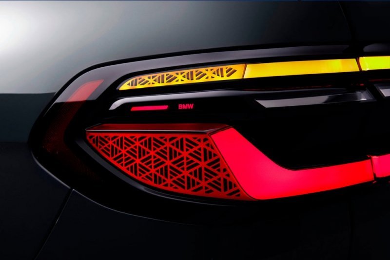
            BMW обновила флагманский кроссовер X7
        