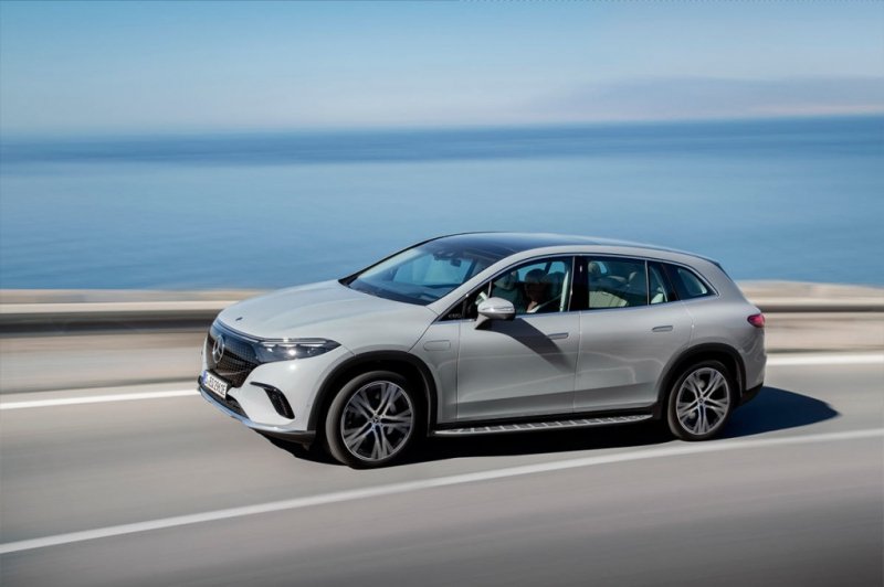 
            Mercedes представил конкурента Tesla Model X
        