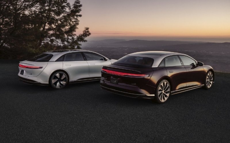 
            Конкурент Tesla выпустил 1065-сильный электрокар стоимостью $179 тыс.
        