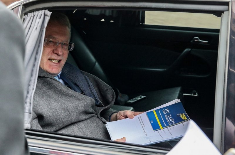 
            Автомобили Владимира Жириновского. На чем ездил лидер ЛДПР
        