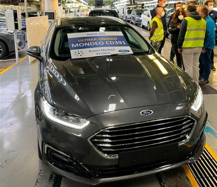
            Ford снял с конвейера модель Mondeo после почти 30 лет производства
        