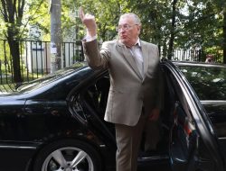 Автомобили Владимира Жириновского. На чем ездил лидер ЛДПР