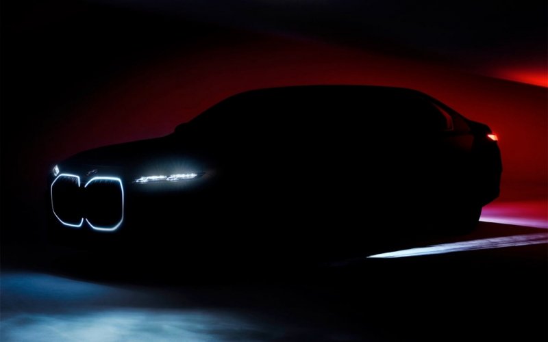 
            Появилось первое фото новой BMW 7-Series без камуфляжа
        