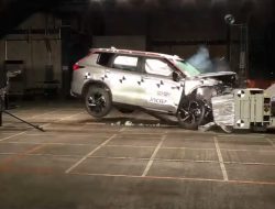 Новый Mitsubishi Outlander разбили на краш-тесте. Видео
